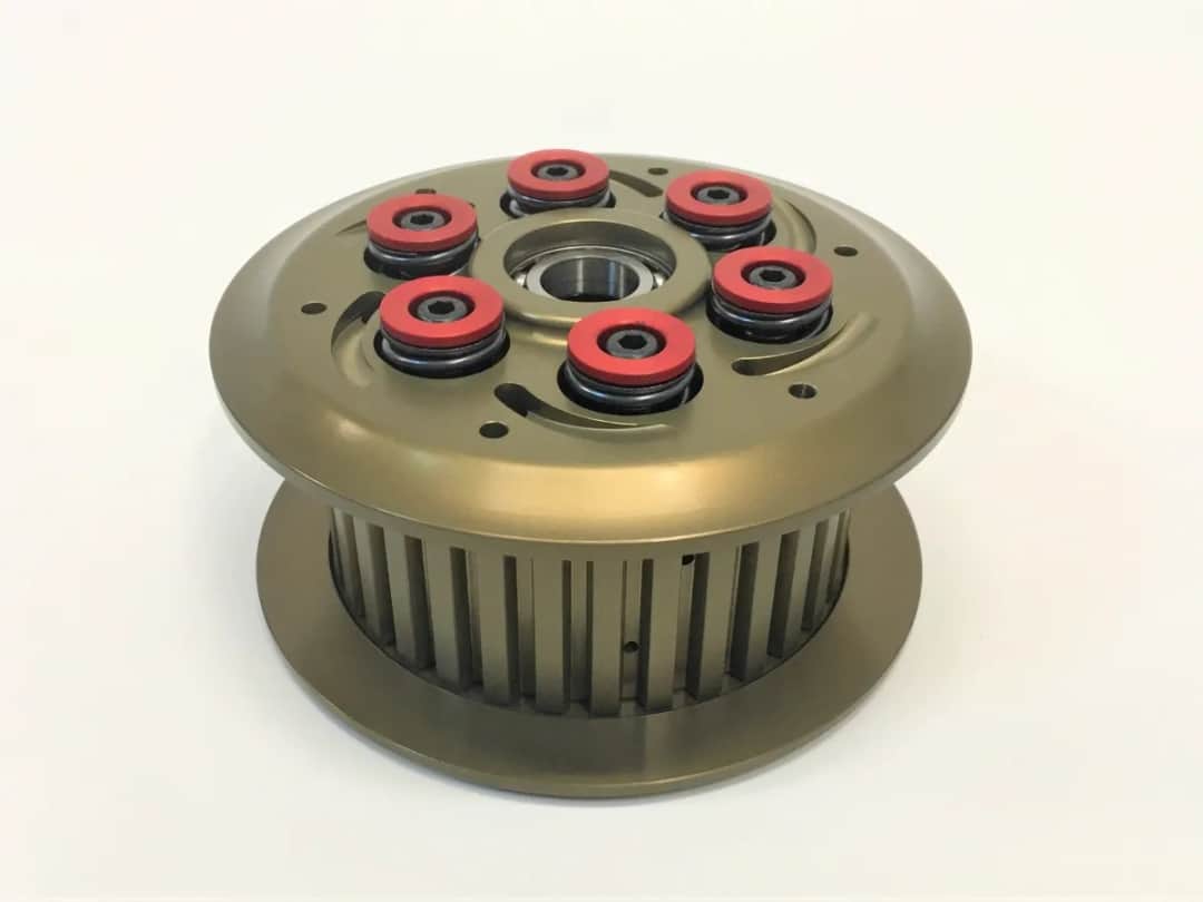 Embrague antirebote: mejora la estabilidad y seguridad en tu moto