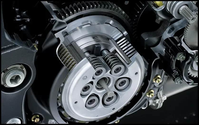 Embrague multidiscos: ventajas y funcionamiento en motocicletas