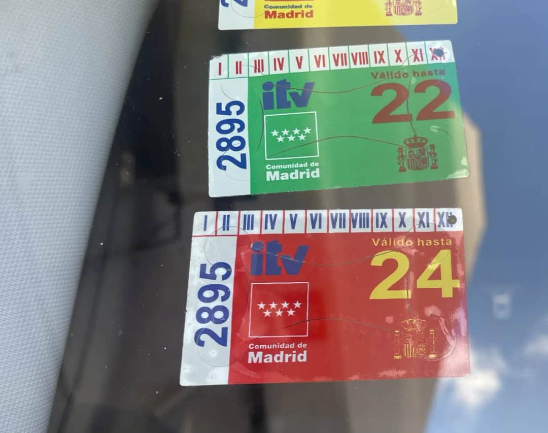 ¿Es obligatorio la pegatina de la ITV? Lo que debes saber para evitar multas ¿Es obligatorio la pegatina de la ITV? Lo que debes saber para evitar multas